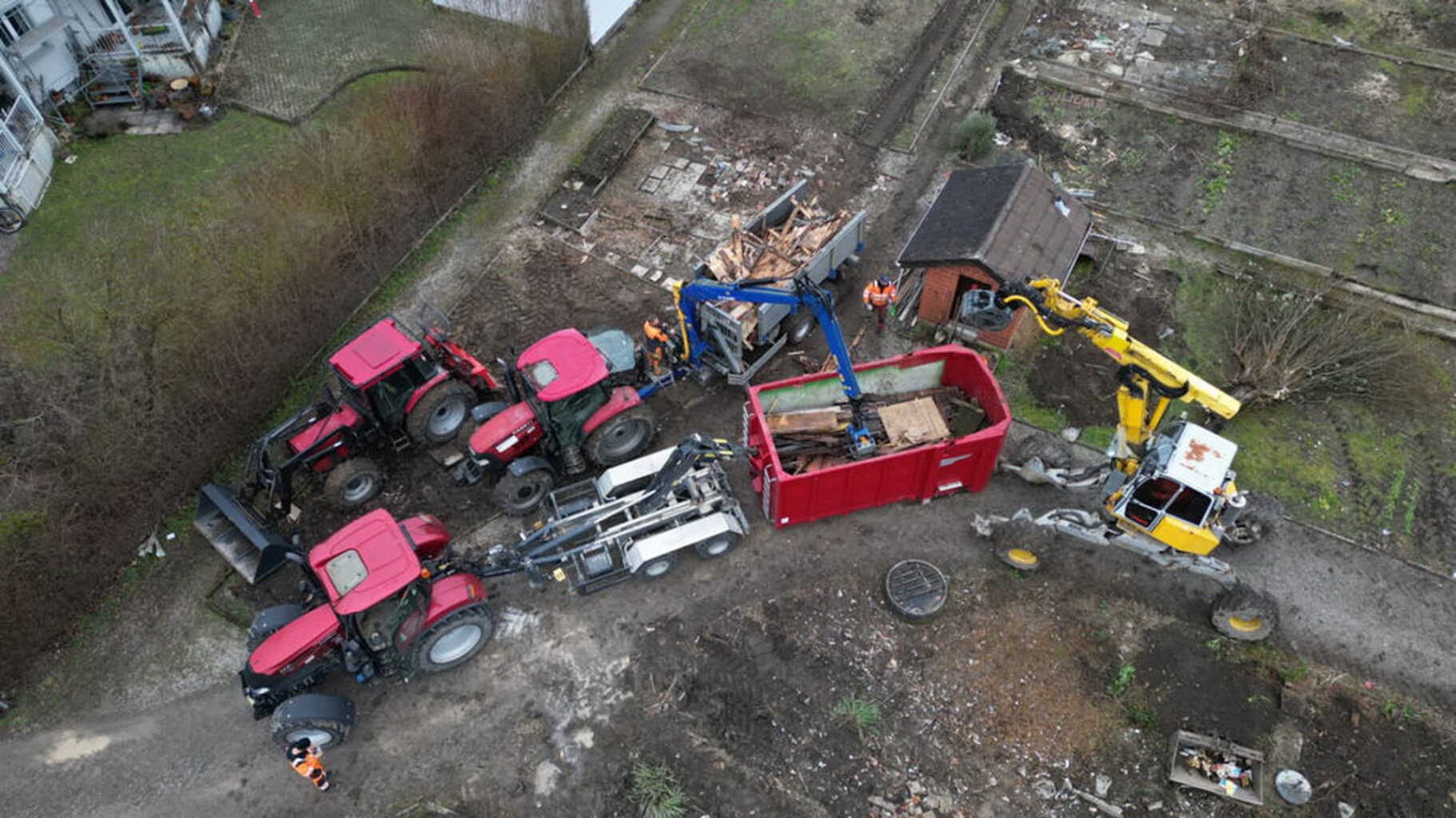 Unsere schweren Maschinen im Einsatz bei einem Abbruch